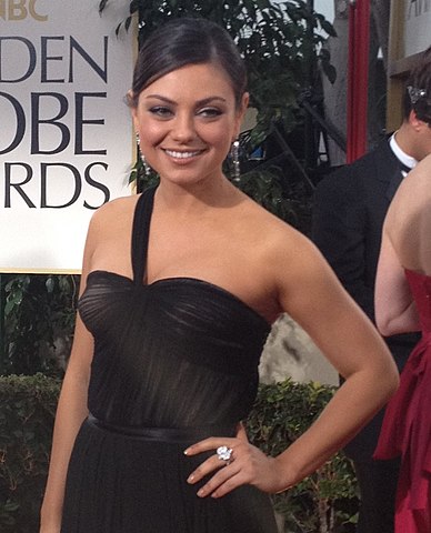 What's Mila Kunis's Height? How tall is she? 